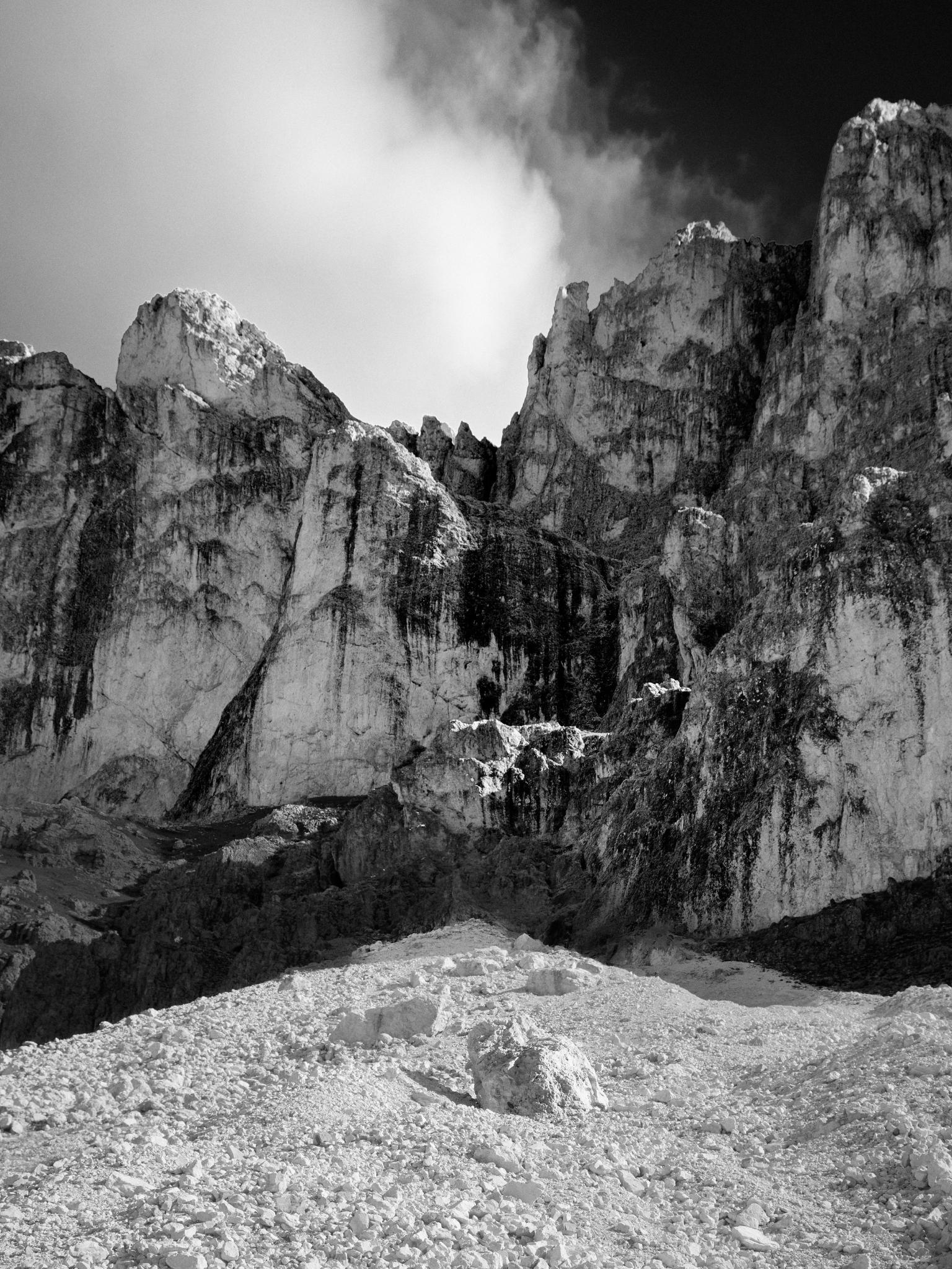 GHIAIONE AI PIEDI DEL CATINACCIO / GERÖLLFELD AM FUSSE DES ROSENGARTENS