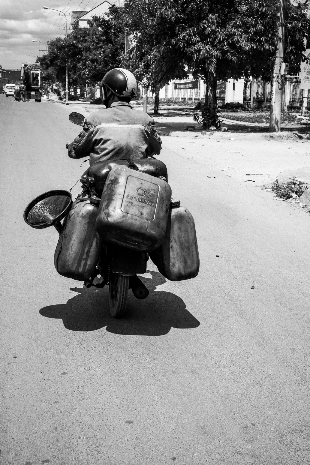 FAHRENEDE TANKSTELLE / GASOLINE EXPRESS. Đinh Văn, Lâm Hà, Lâm Đồng, Vietnam